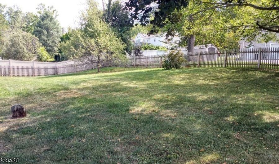 8 Nimbus Dr, Alloway, NJ 07462 - 3 Beds, 3 Bath