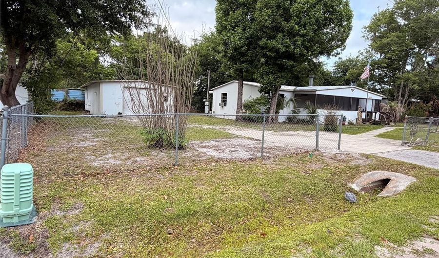 24021 ARMADILLO Rd, Astor, FL 32102 - 3 Beds, 2 Bath