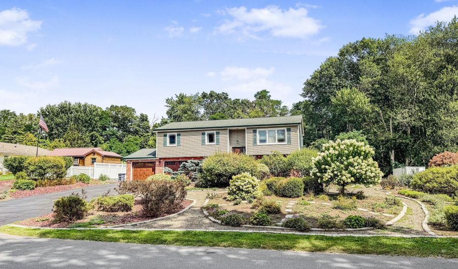 6 Westchester Dr, Albany, NY 12205 - 4 Beds, null Bath