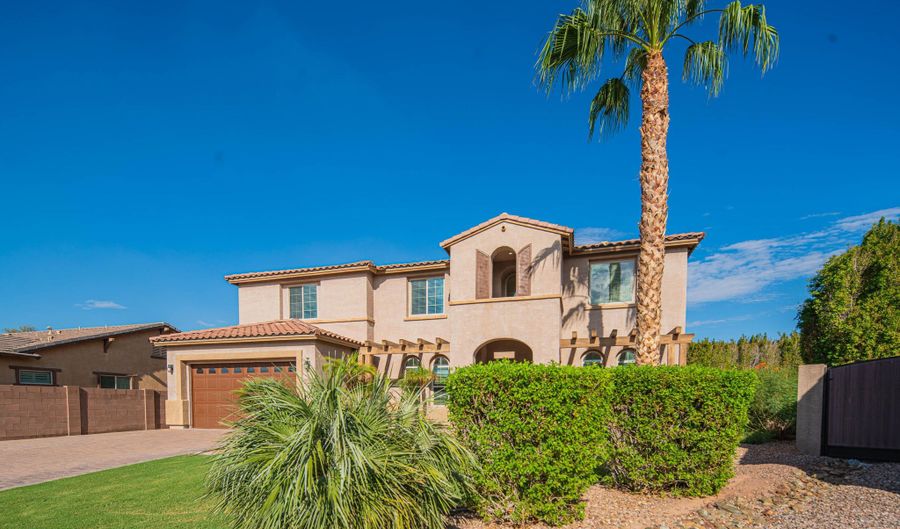 2073 S NAVAJO Ct, Chandler, AZ 85286 - 5 Beds, 4 Bath