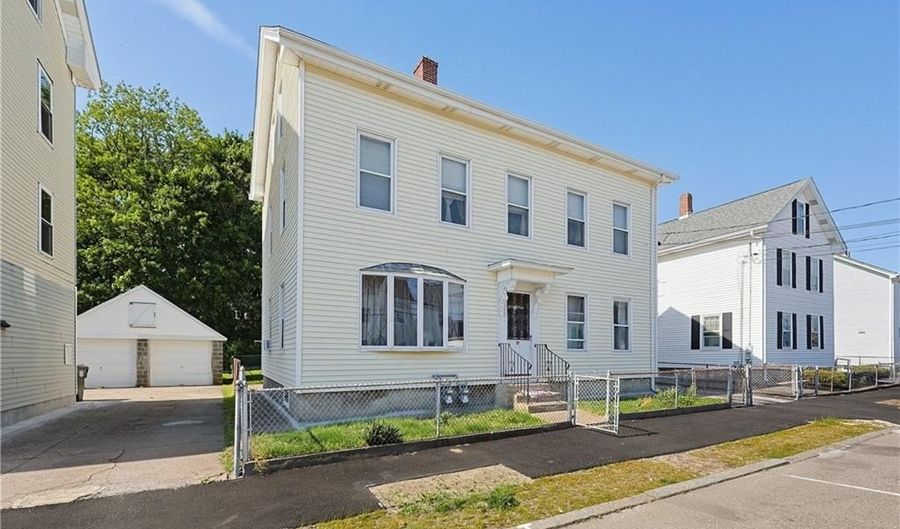 19 Elm St, Cumberland, RI 02864 - 5 Beds, 2 Bath