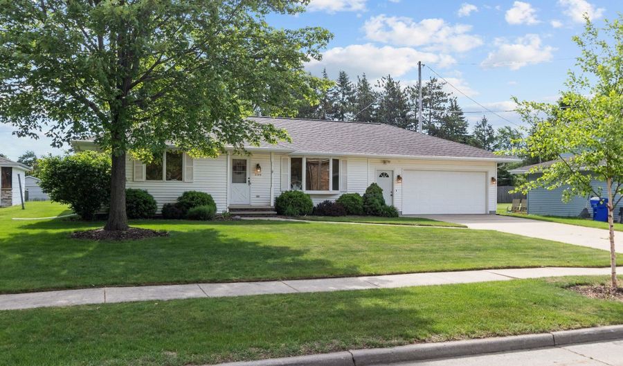 3300 N LAWE St, Appleton, WI 54911 - 2 Beds, 2 Bath