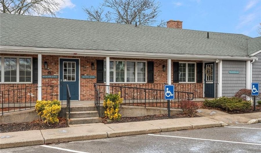 990 Main St 3, East Greenwich, RI 02818 - 0 Beds, 1 Bath