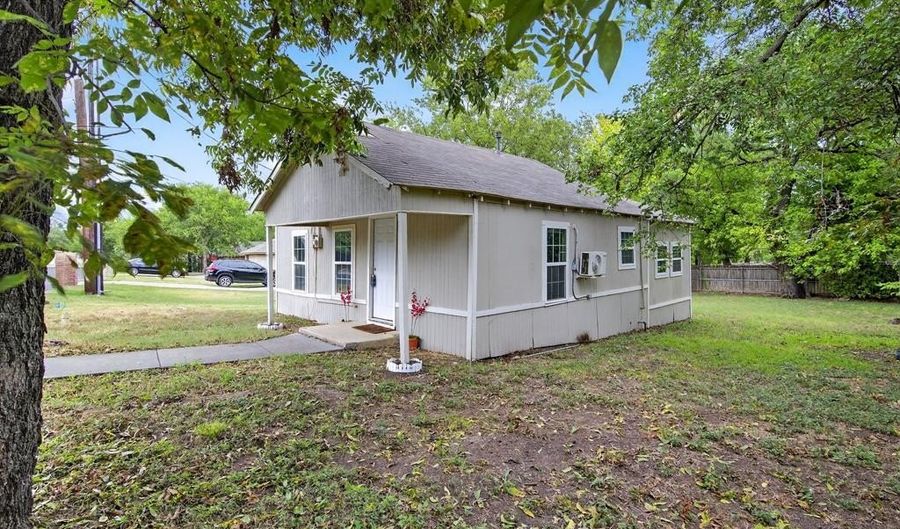 1008 Van Winkle St, Weatherford, TX 76086 - 2 Beds, 1 Bath