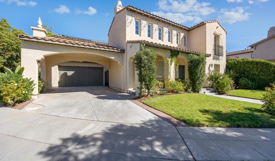 827 W Heritage Oak Ct, Altadena, CA 91001 - 6 Beds, 5 Bath