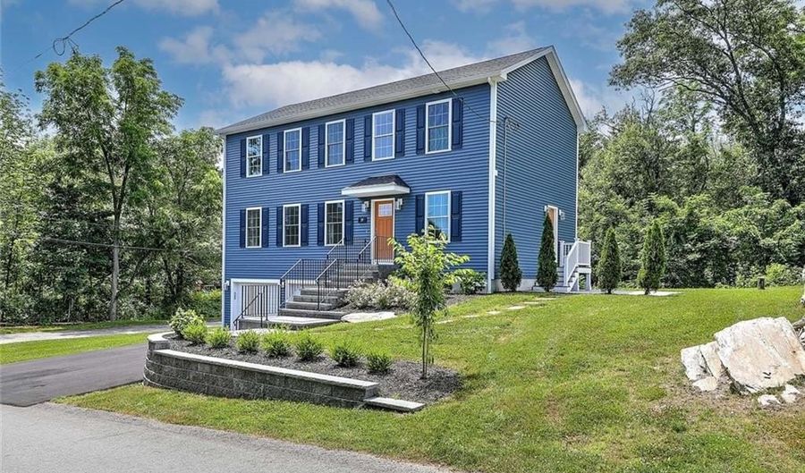 29 Graves Ave, North Smithfield, RI 02896 - 3 Beds, 2 Bath