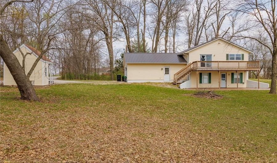2515 E Primrose Ln, Altamont, IL 62411 - 5 Beds, 3 Bath