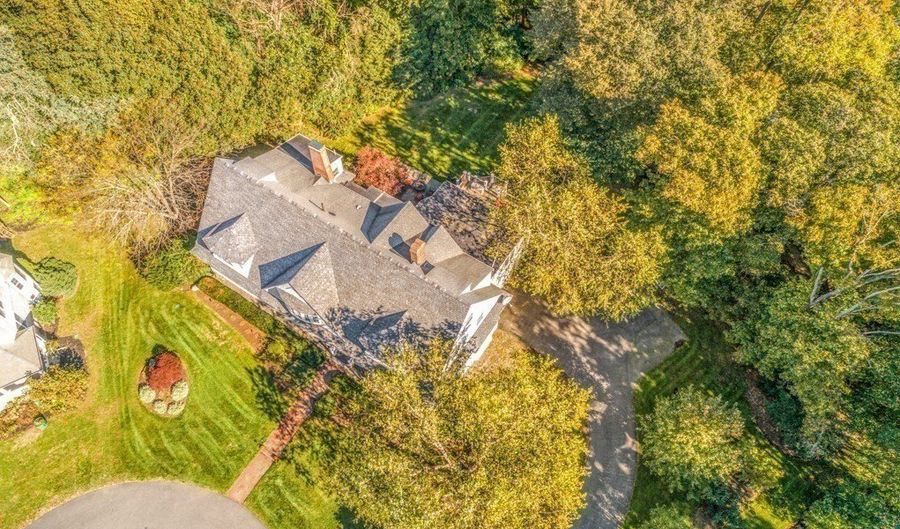 6 Chanticleer Dr, Beverly, MA 01915 - 4 Beds, 3 Bath