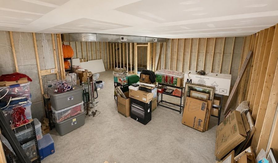 48190 265th St, Brandon, SD 57005 - 7 Beds, 5 Bath