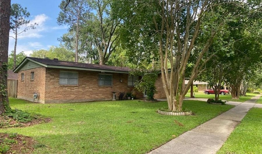 8082 Sholar Dr, Baton Rouge, LA 70809 - 3 Beds, 2 Bath