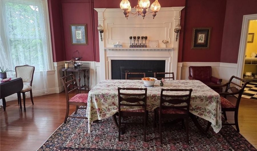 45 Woodlawn Ave 1, Bristol, RI 02809 - 3 Beds, 2 Bath