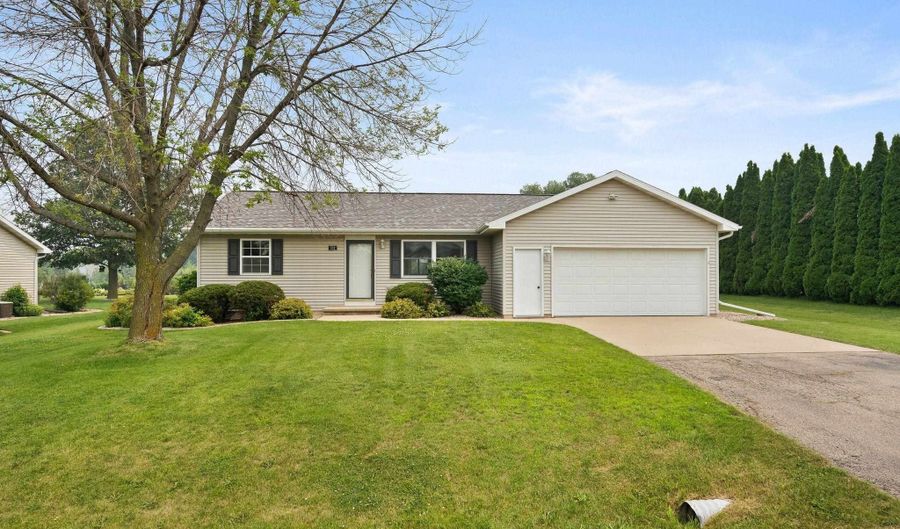 N162 HOPFENSPERGER Road, Appleton, WI 54915 - 3 Beds, 2 Bath