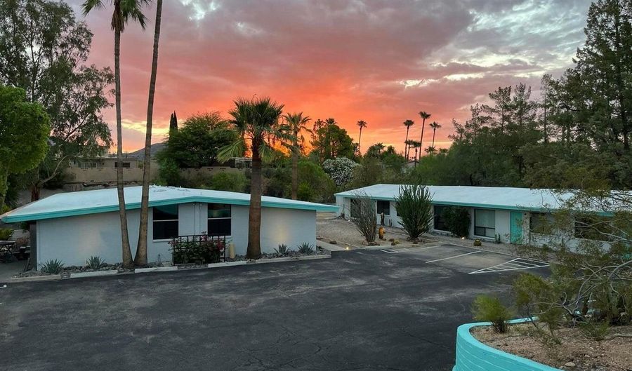 7440 E CAVE CREEK Rd 5, Carefree, AZ 85377 - 2 Beds, 1 Bath