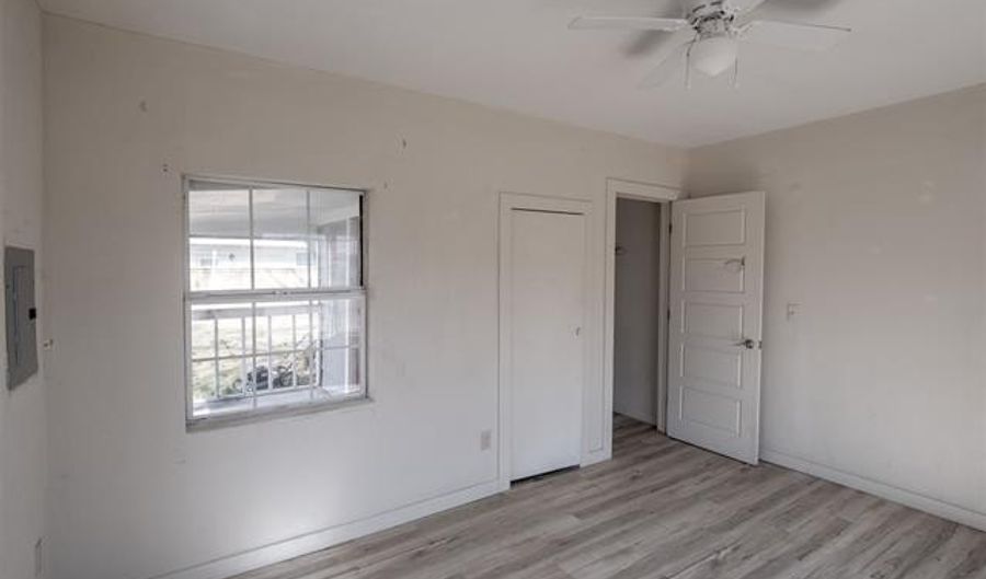 819 N Oak, Ada, OK 74820 - 2 Beds, 1 Bath