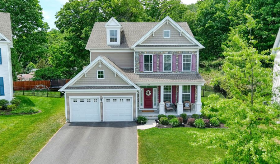 33 S Crossing Way, Bethel, CT 06801 - 4 Beds, 3 Bath