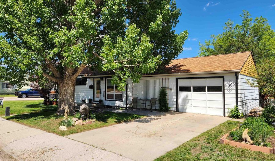 1001 Country Club Rd, Casper, WY 82609 - 4 Beds, 2 Bath