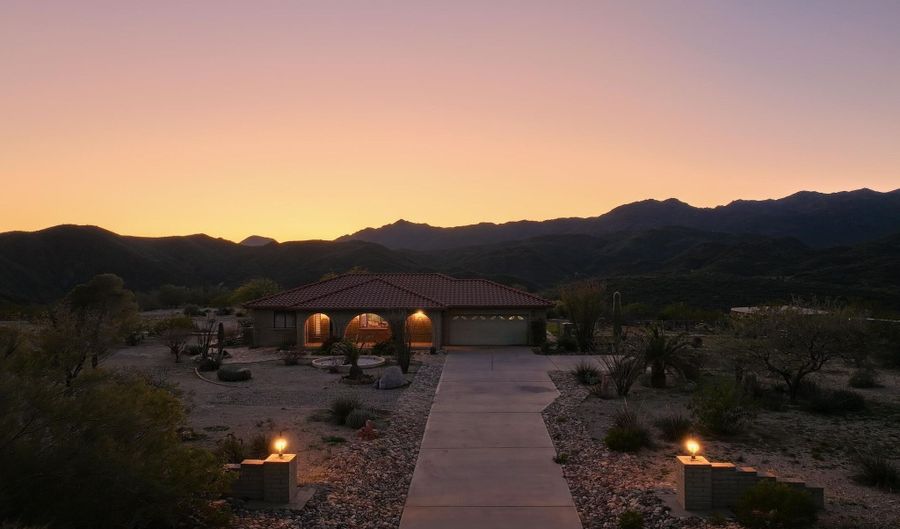 35190 S APRIL Dr, Black Canyon City, AZ 85324 - 3 Beds, 2 Bath
