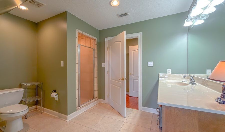 501 River Oaks Dr, Bainbridge, GA 39817 - 4 Beds, 4 Bath