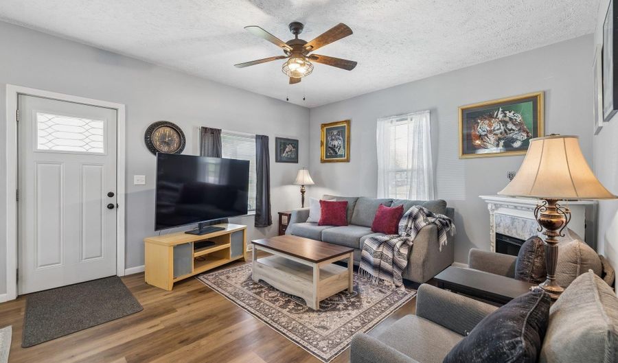 800 Grant St, Beatrice, NE 68310 - 3 Beds, 2 Bath