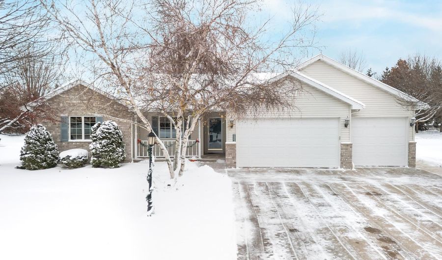 W6063 STRAWFLOWER Drive, Appleton, WI 54915 - 3 Beds, 3 Bath
