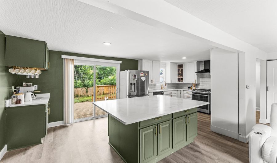 5044 Albany Dr, Columbus, OH 43232 - 4 Beds, 2 Bath