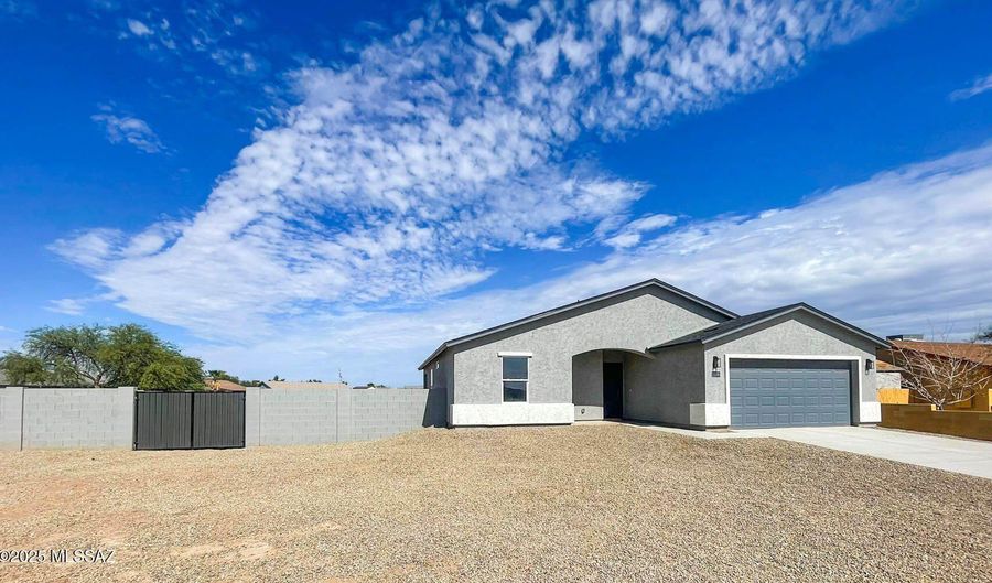 10398 W Midnight Dr, Arizona City, AZ 85123 - 3 Beds, 2 Bath