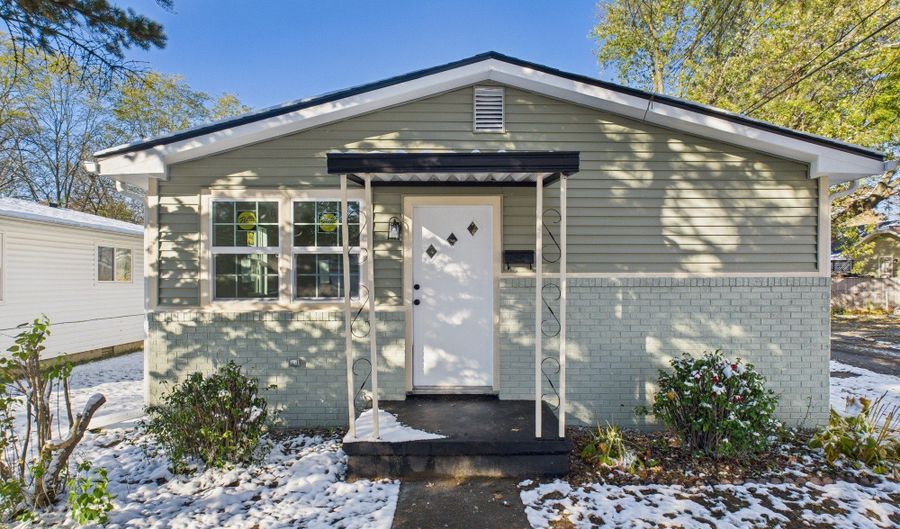 10 W 41st St, Anderson, IN 46013 - 3 Beds, 2 Bath