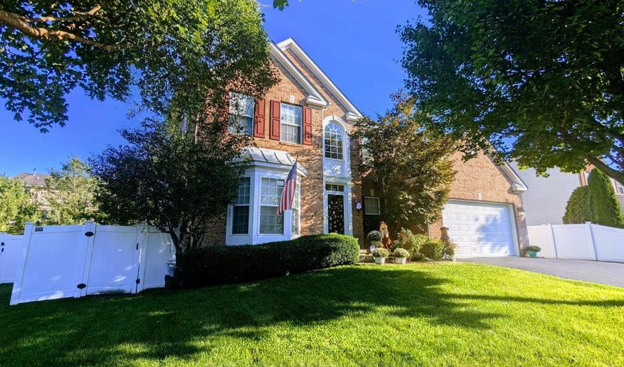 60 LAMP POST Dr, Barnegat, NJ 08005 - 4 Beds, 3 Bath