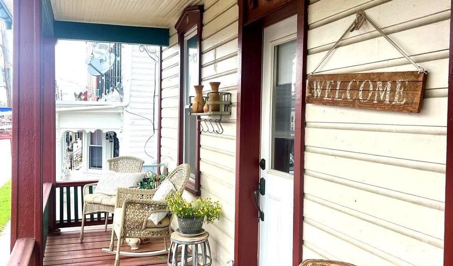 33 S MAIN St, Boonsboro, MD 21713 - 2 Beds, 1 Bath