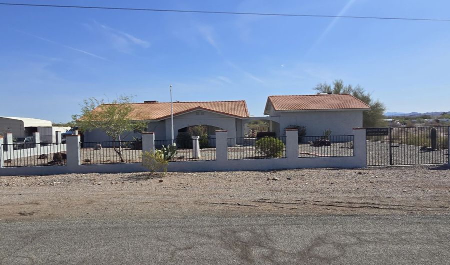 42565 La Posa Rd, Bouse, AZ 85325 - 3 Beds, 2 Bath