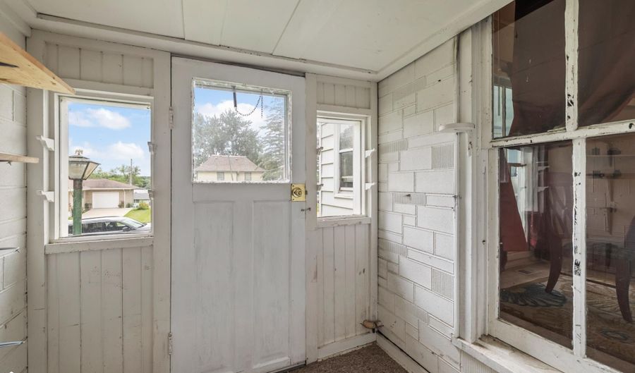 311 4Th St E, Riverside, IA 52327 - 3 Beds, 1 Bath