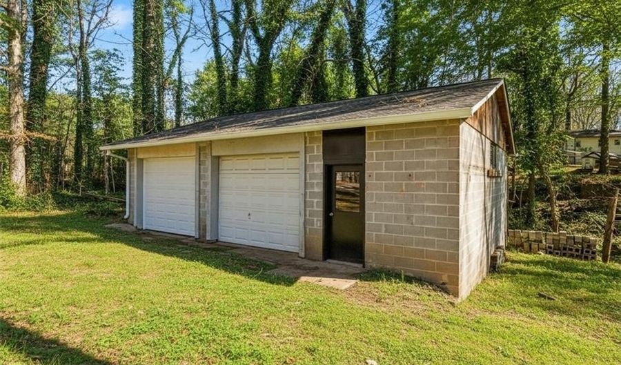 4975 Brawner Lake Dr, Austell, GA 30106 - 3 Beds, 2 Bath