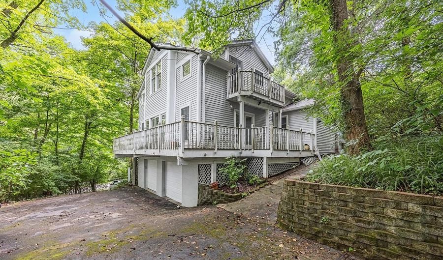 1588 Moon Valley Ln, Anderson Twp., OH 45230 - 3 Beds, 2 Bath