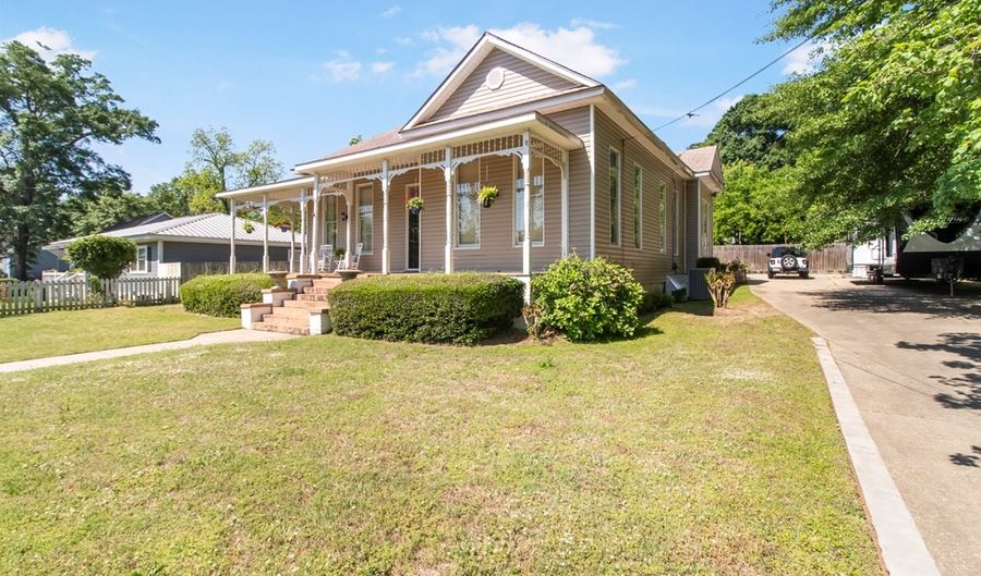 206 Sanford Ave, Eufaula, AL 36027 - 4 Beds, 2 Bath