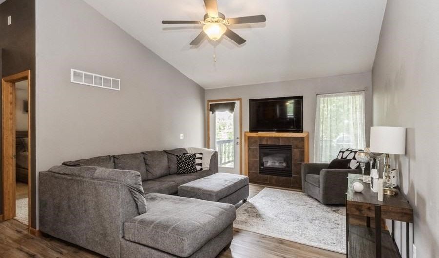 1095 Twilight Dr, North Liberty, IA 52317 - 3 Beds, 2 Bath