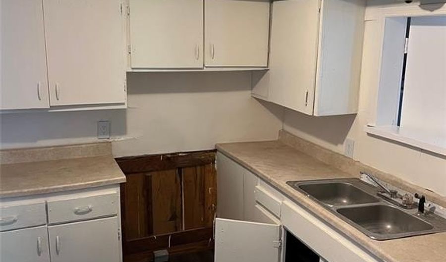 203 N Main St, Blanchard, LA 71107 - 4 Beds, 2 Bath