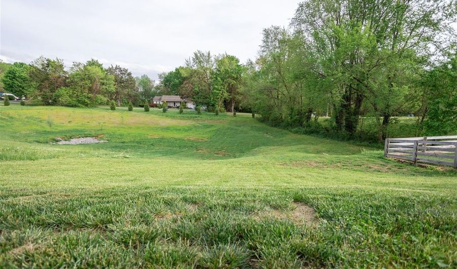 6512 Summer Shade Cir, Alvaton, KY 42122 - 4 Beds, 2 Bath