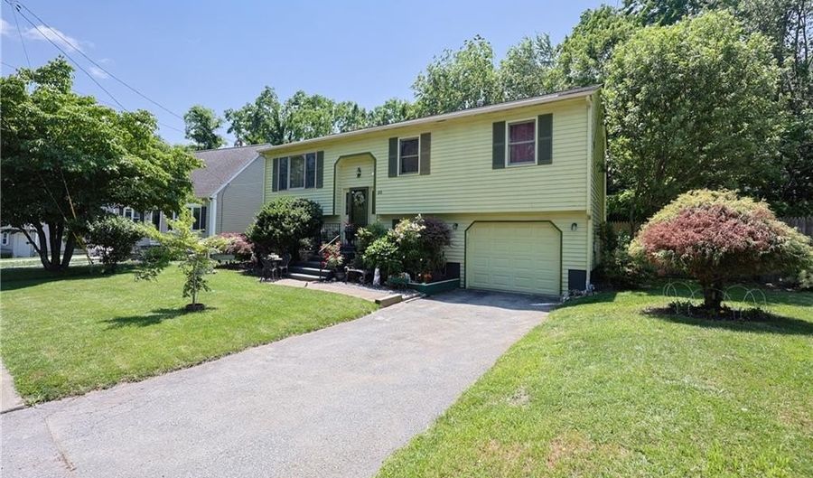 52 Urquhart St, Cranston, RI 02920 - 3 Beds, 2 Bath