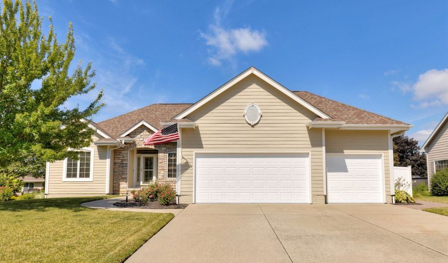 1018 Falcon Dr SE, Altoona, IA 50009 - 5 Beds, 3 Bath