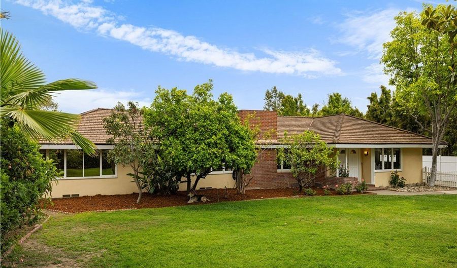 1212 Oakwood Dr, Arcadia, CA 91006 - 5 Beds, 5 Bath