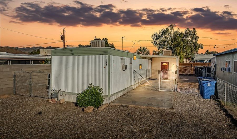 587 Harbor Dr, Bullhead City, AZ 86442 - 2 Beds, 2 Bath