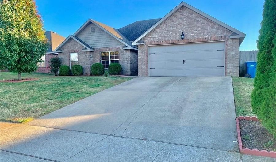 3003 Wargate Ave, Bentonville, AR 72713 - 4 Beds, 2 Bath