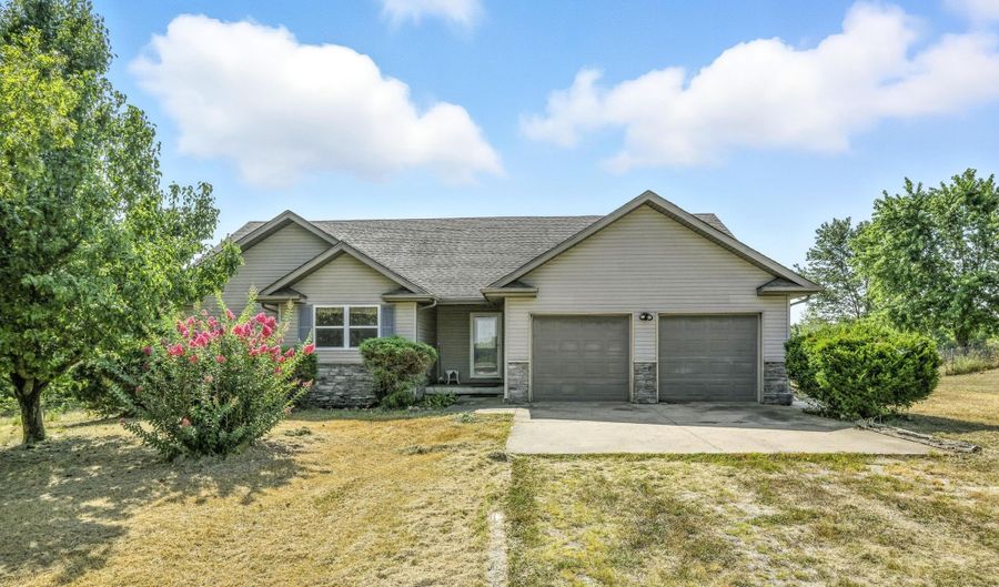 21059 Lawrence 2072, Ash Grove, MO 65604 - 4 Beds, 3 Bath
