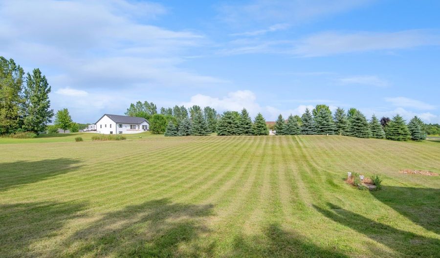 2103 DEER HAVEN Rd, Greenleaf, WI 54126 - 4 Beds, 4 Bath