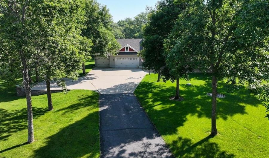 1109 Lakeview Ave, Alexandria, MN 56308 - 5 Beds, 3 Bath