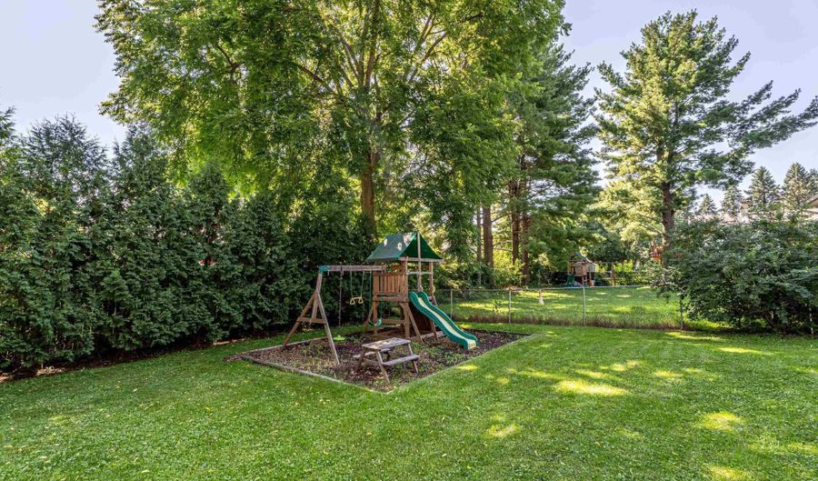 1105 DROSTER Rd, Madison, WI 53716 - 3 Beds, 2 Bath