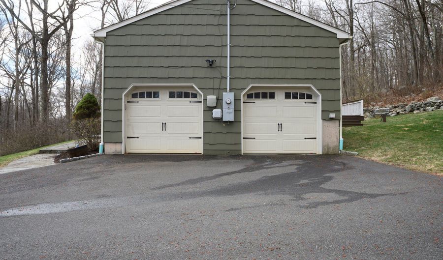 3 Old Dodgingtown Rd, Bethel, CT 06801 - 3 Beds, 3 Bath