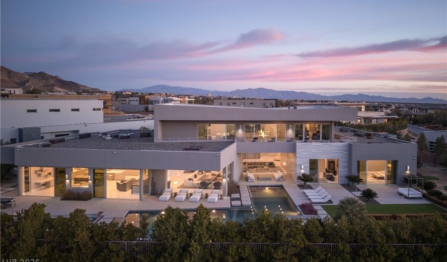 19 Flying Cloud Ln, Las Vegas, NV 89135 - 5 Beds, 8 Bath