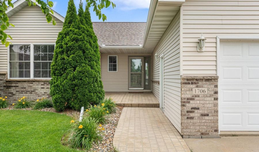 1706 22nd Ave SW, Austin, MN 55912 - 2 Beds, 3 Bath
