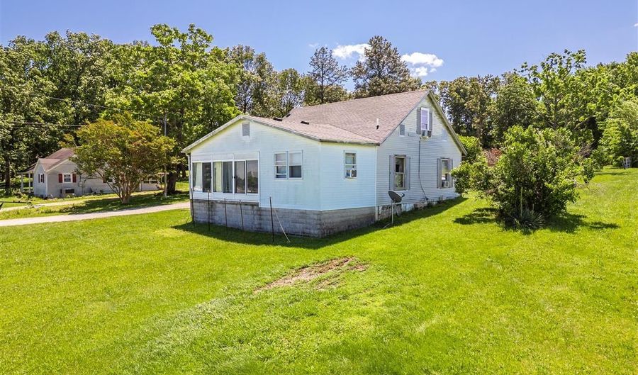 1375 W Main St, Auburn, KY 42206 - 3 Beds, 1 Bath